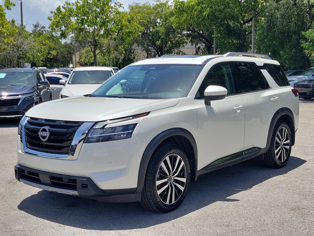Certified 2024 Nissan Pathfinder Platinum FWD image 7