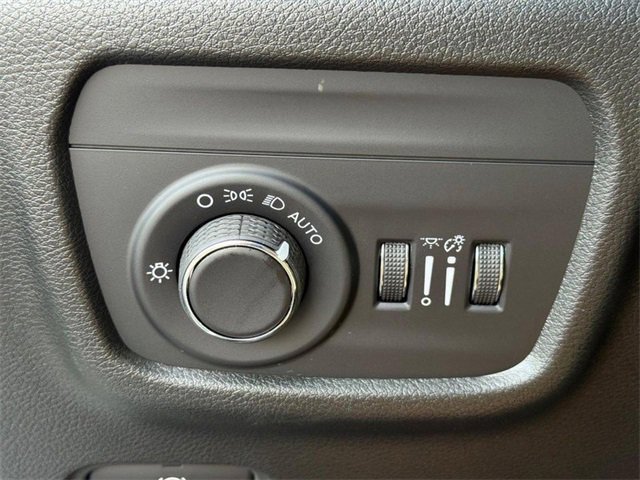 New 2025 Jeep Grand Cherokee L Laredo image 30