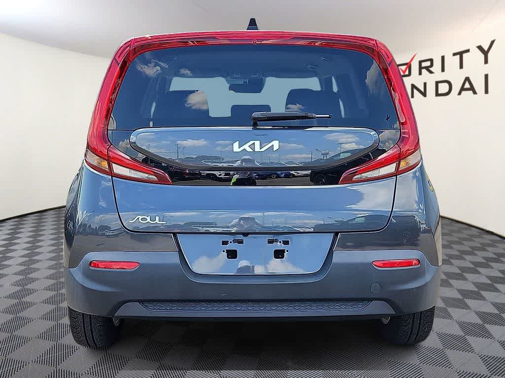 Used 2022 Kia Soul LX w/ Technology Package FWD image 5
