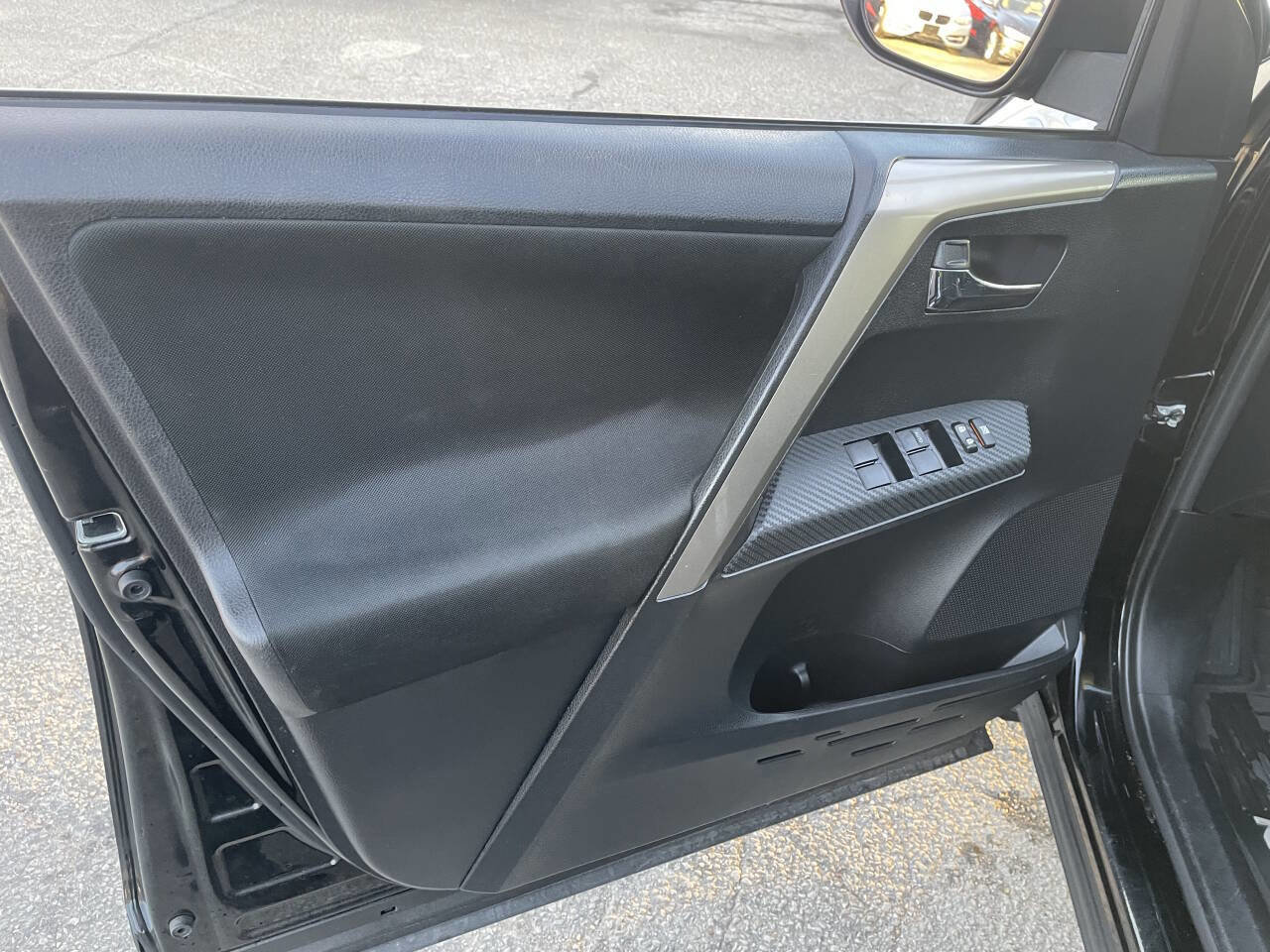 Used 2015 Toyota RAV4 XLE image 21