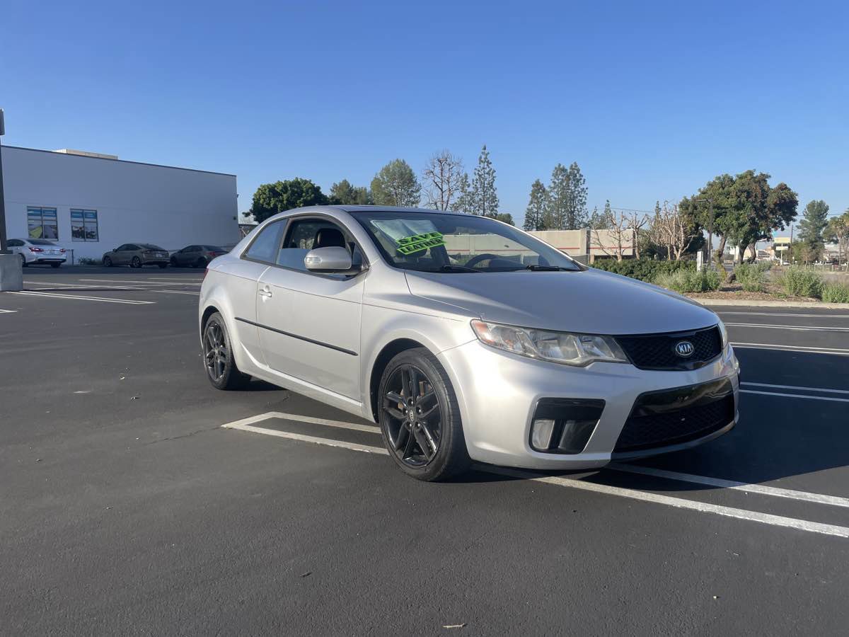 Used 2010 Kia Forte Koup SX w/ Leather Pkg image 3