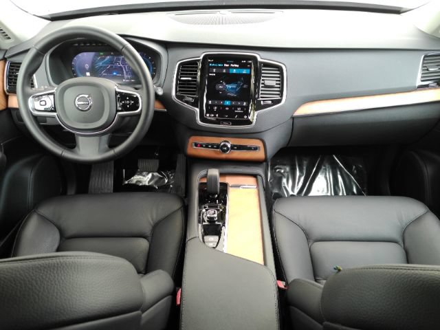 Used 2024 Volvo XC90 B6 Plus w/ Protection Package Premier AWD/4WD image 3