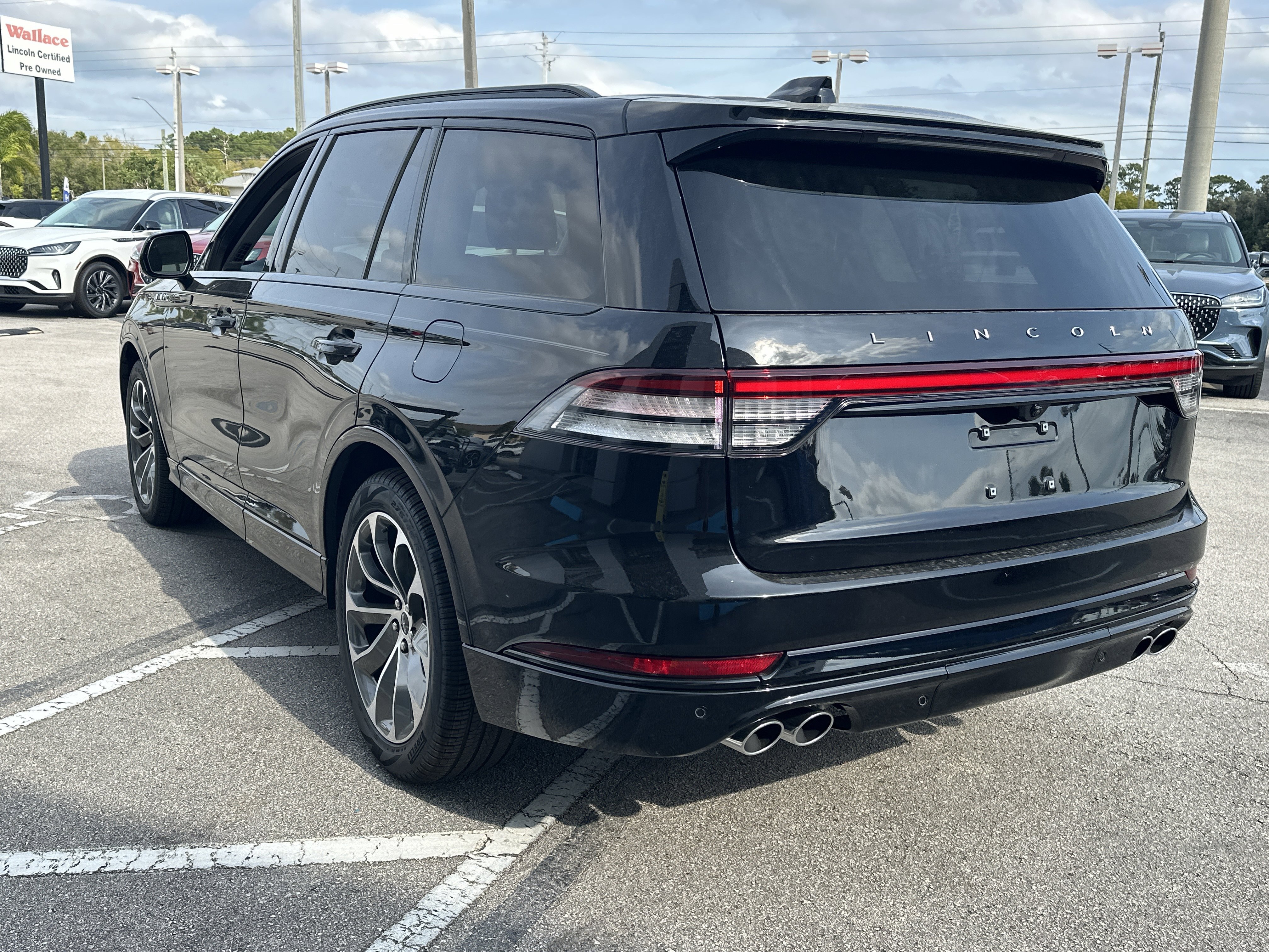 New 2026 Lincoln Aviator 2WD w/ Jet Appearance Package image 8