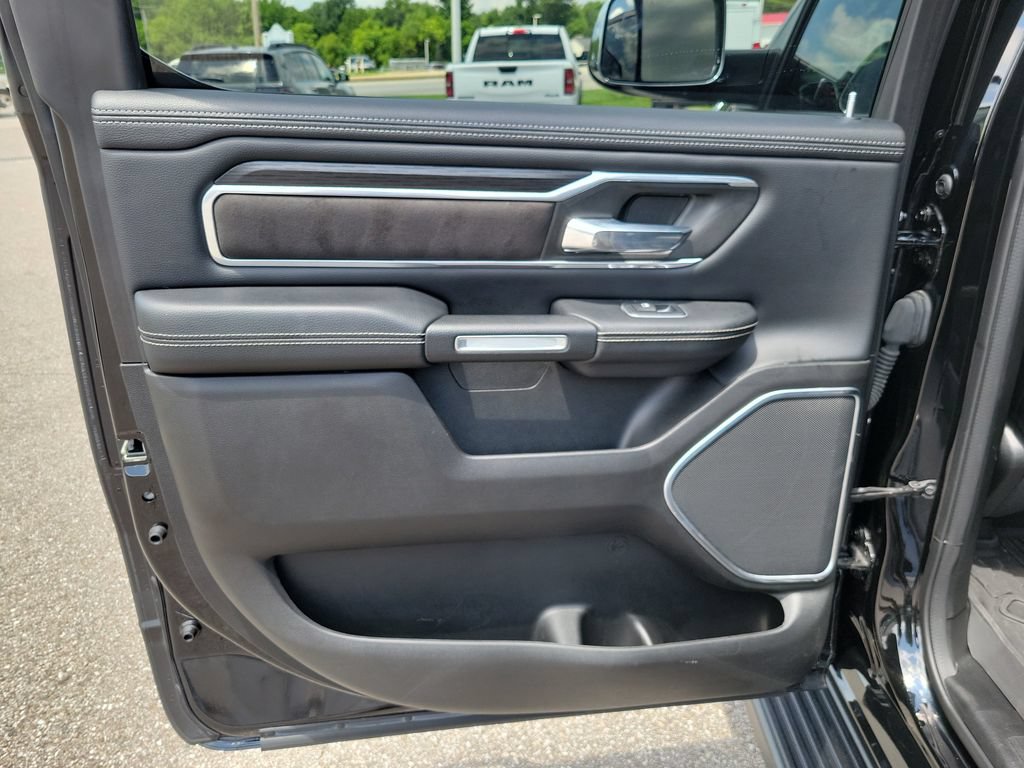 Used 2023 RAM 1500 Laramie AWD/4WD image 12