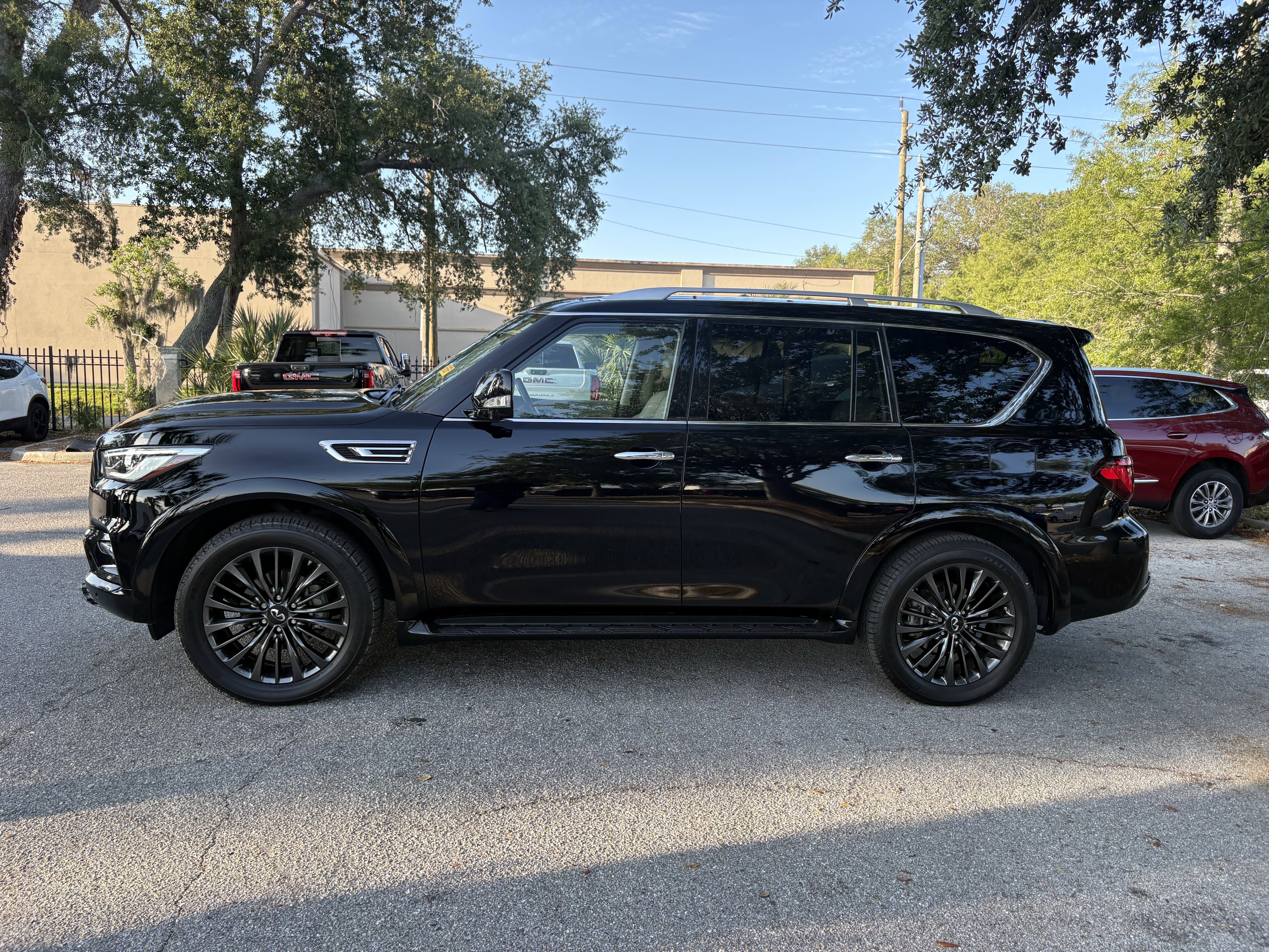 Used 2022 INFINITI QX80 Premium Select w/ Cargo Package RWD image 4