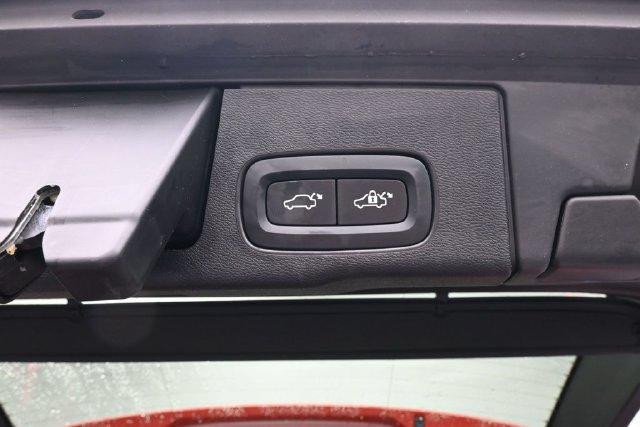 Used 2019 Volvo XC60 T5 Momentum w/ Multimedia Package FWD image 31