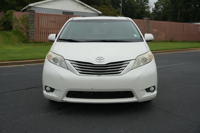 Used 2015 Toyota Sienna XLE w/ XLE Navigation Package FWD image 2