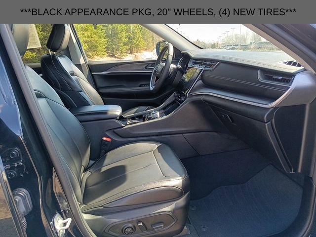Used 2023 Jeep Grand Cherokee Limited w/ Black Appearance Package AWD/4WD image 31