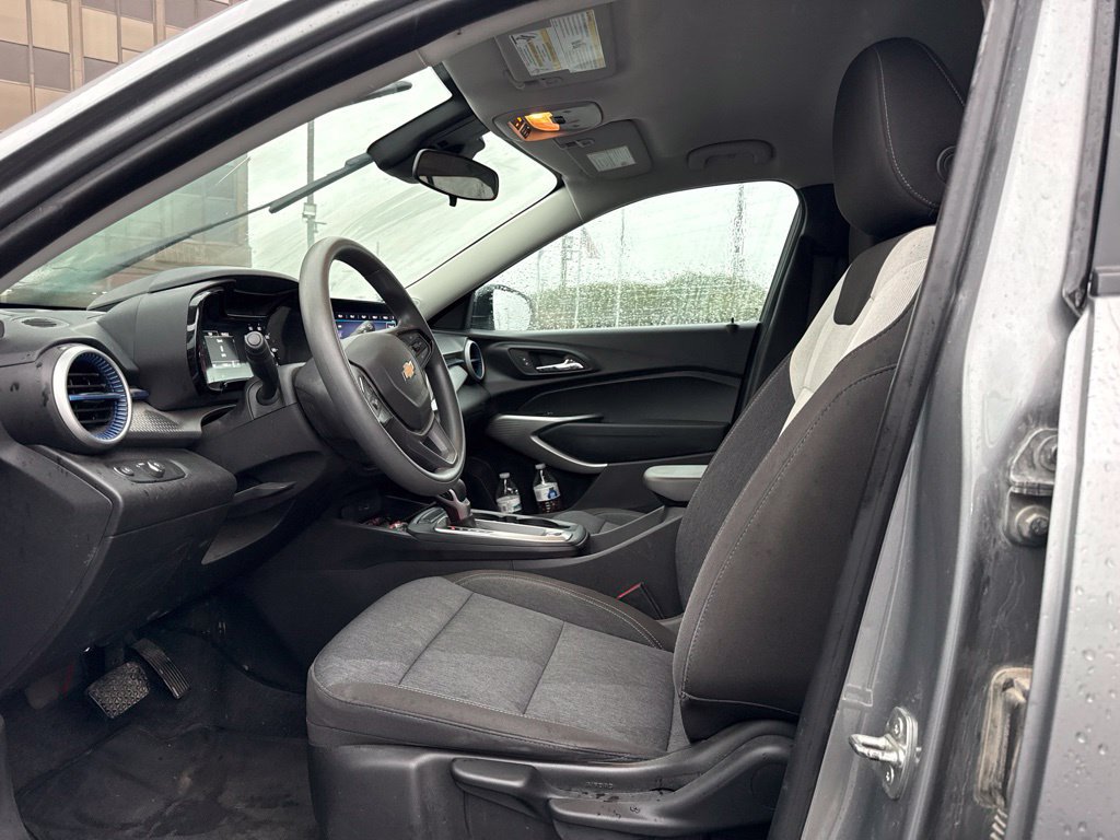 Used 2024 Chevrolet Trax LS FWD image 2