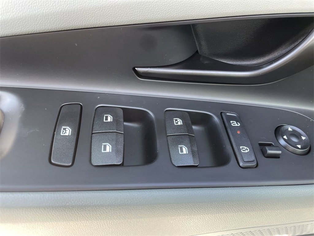 New 2025 Hyundai Elantra Limited image 22