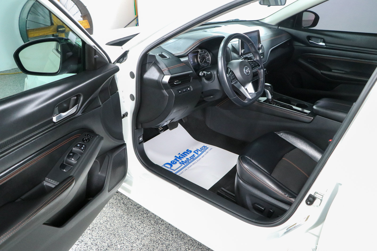 Used 2021 Nissan Altima 2.5 SR w/ SR Premium Package FWD image 3