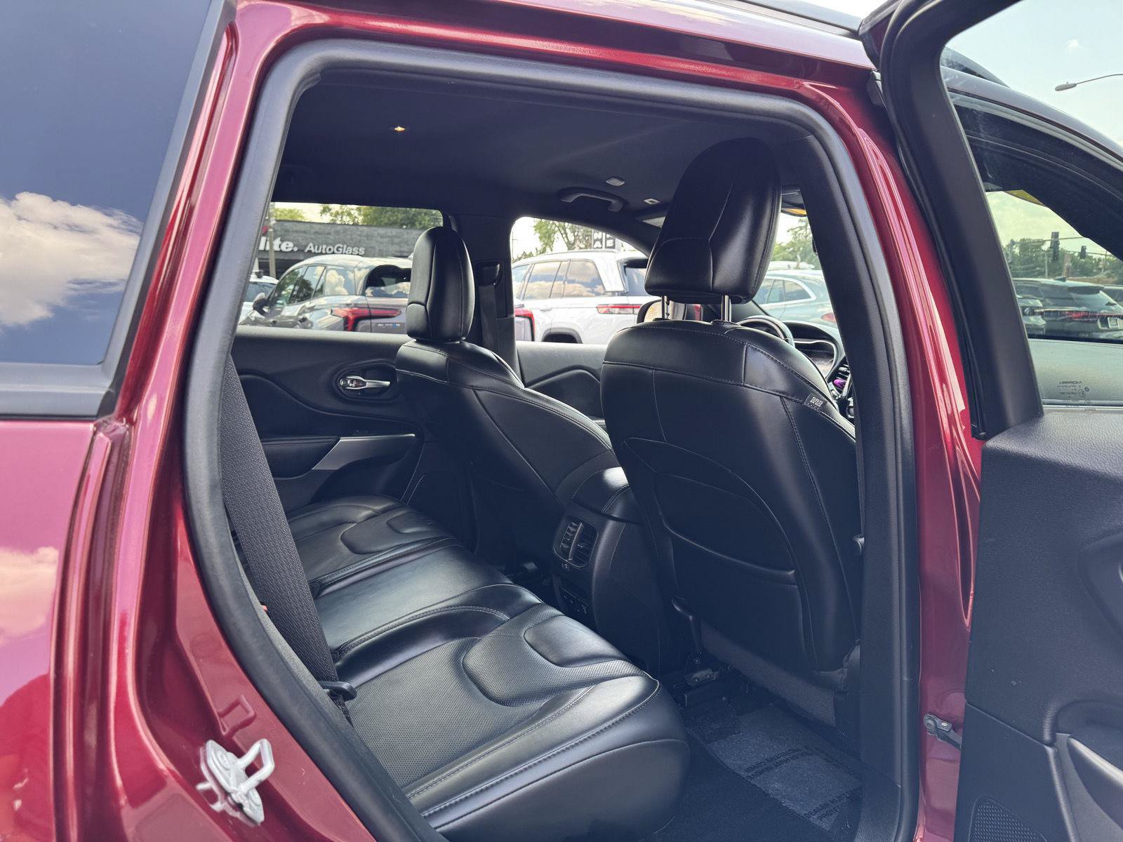 Used 2019 Jeep Cherokee High Altitude AWD/4WD image 38