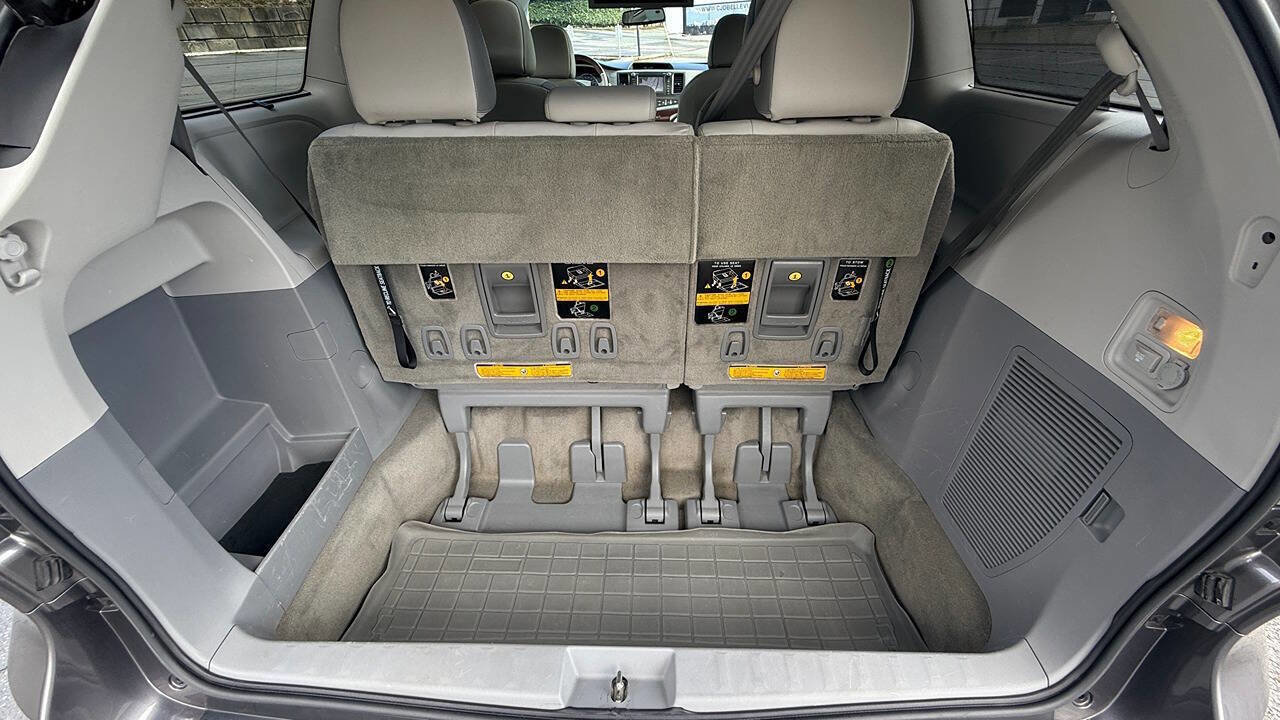Used 2012 Toyota Sienna Limited w/ Premium Pkg image 55