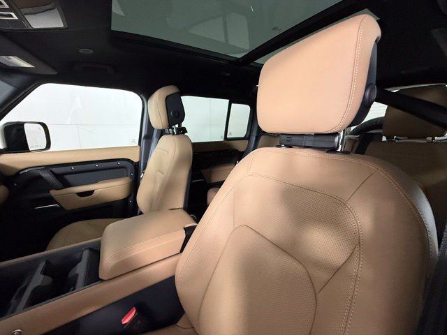 New 2026 Land Rover Defender 110 X-Dynamic SE AWD/4WD image 16