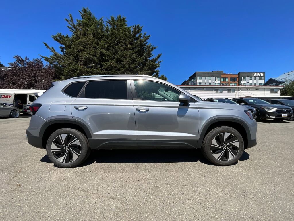 New 2025 Volkswagen Taos SE image 8