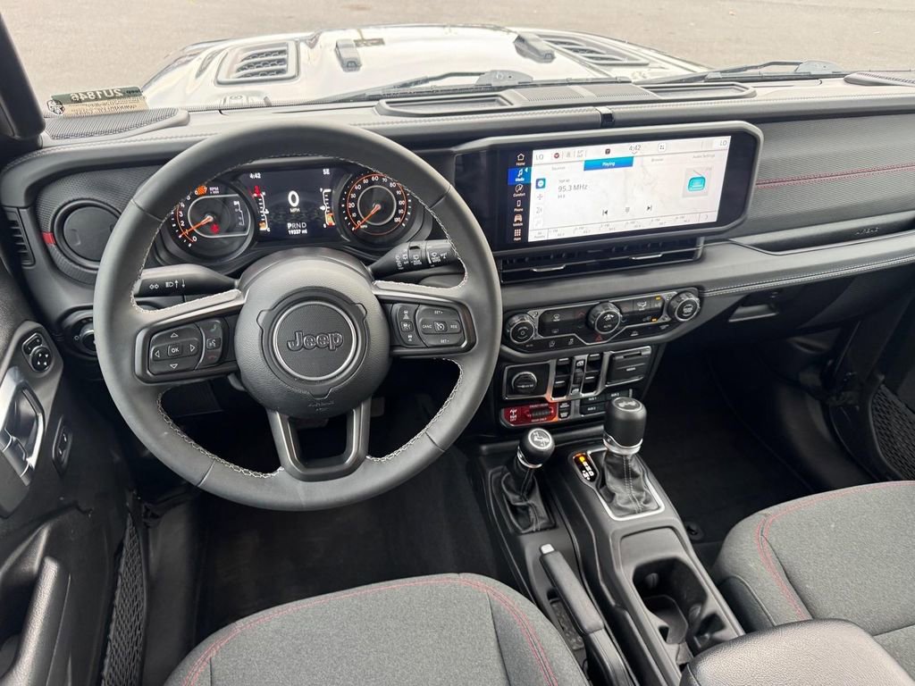 Used 2025 Jeep Wrangler Unlimited Rubicon AWD/4WD image 11