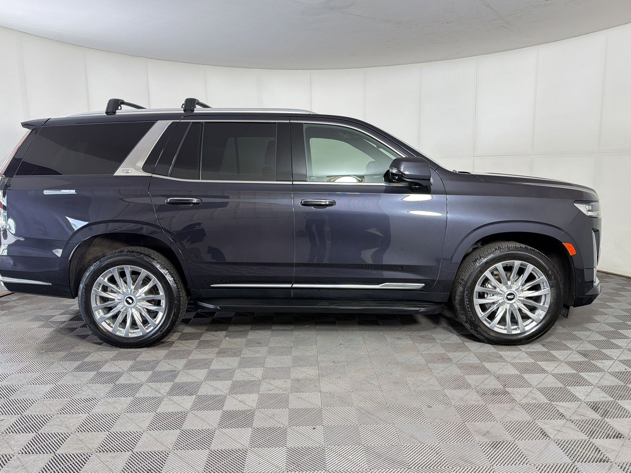 Used 2022 Cadillac Escalade Premium Luxury w/ Performance Package AWD/4WD image 8