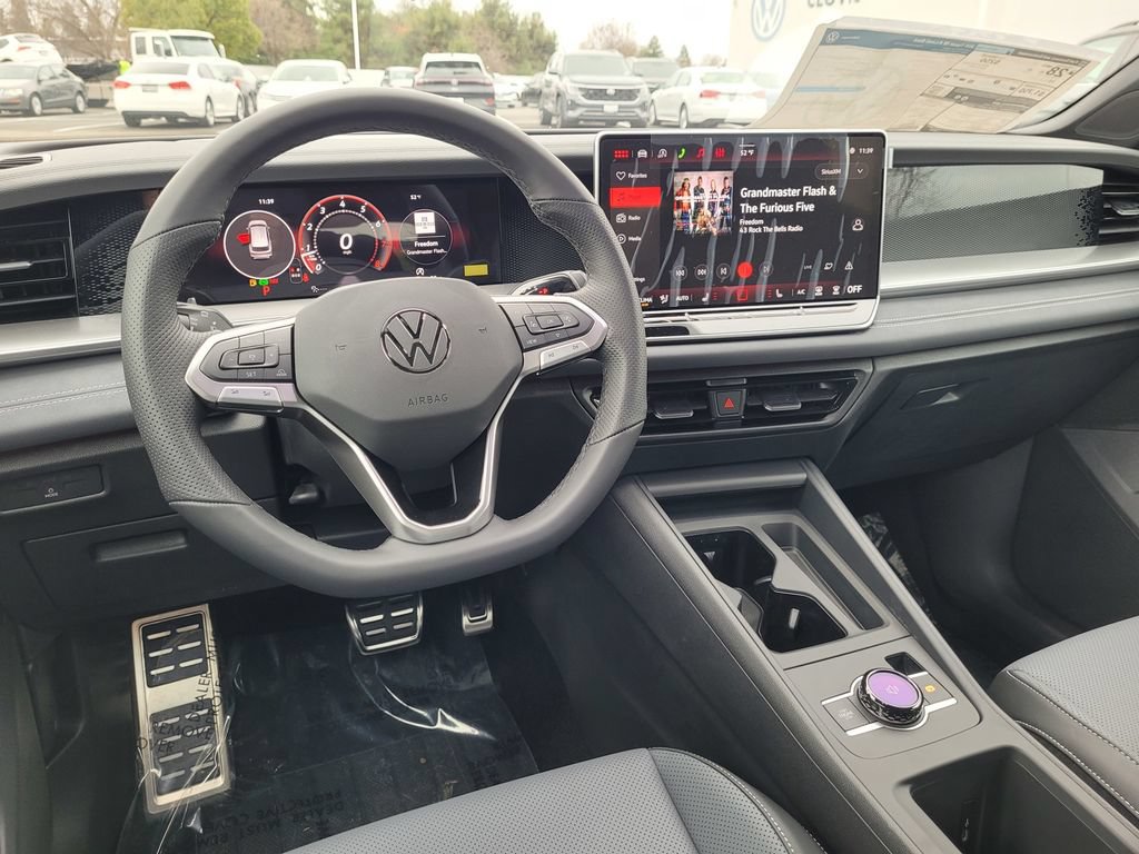 New 2026 Volkswagen Tiguan SE R-Line FWD image 18