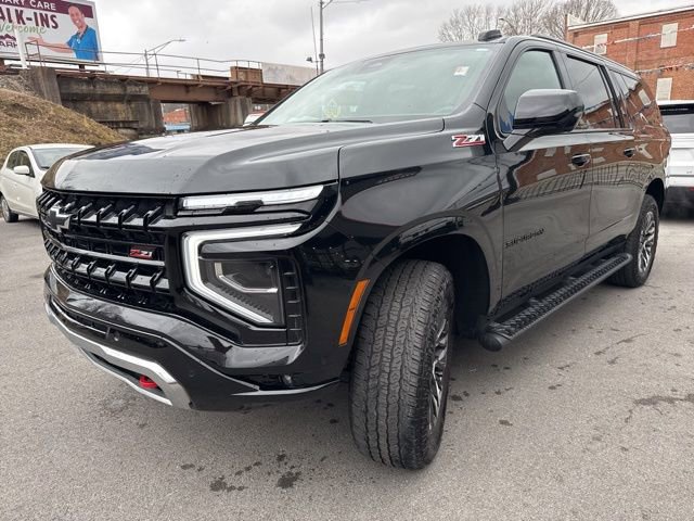 Used 2025 Chevrolet Suburban Z71 image 5