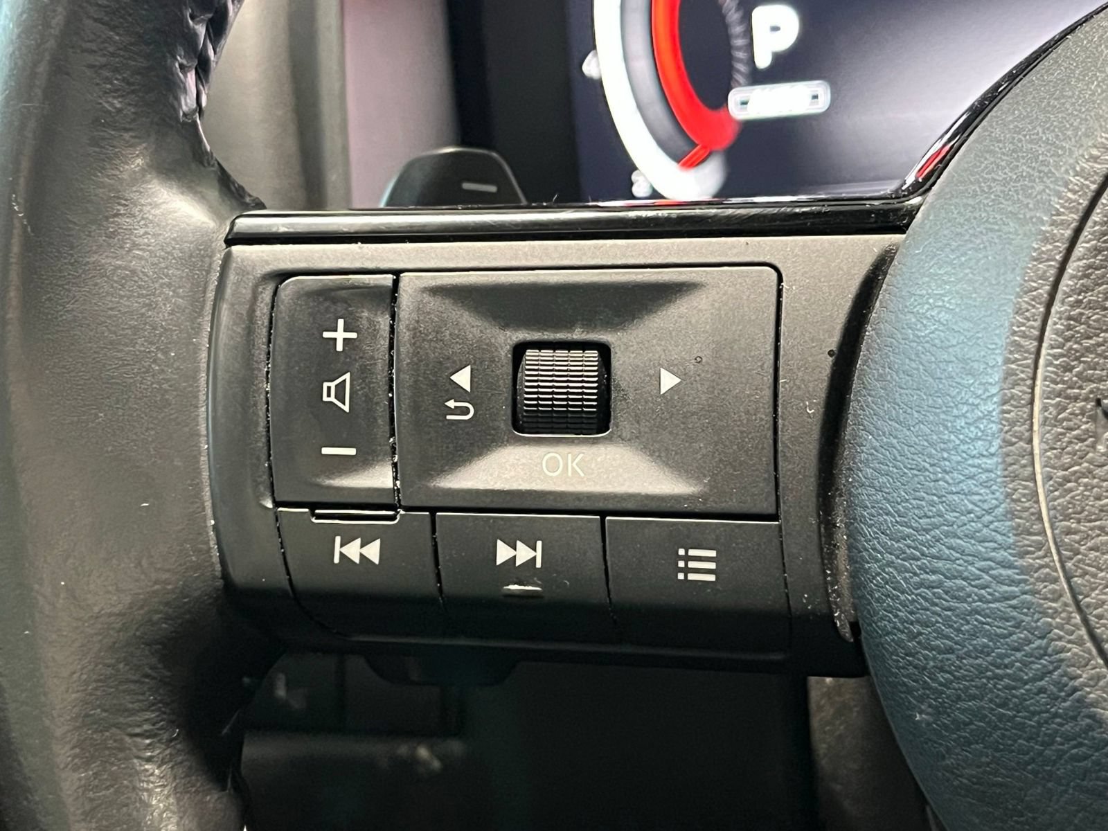 Used 2023 Nissan Rogue Platinum w/ Platinum Premium Package AWD/4WD image 30