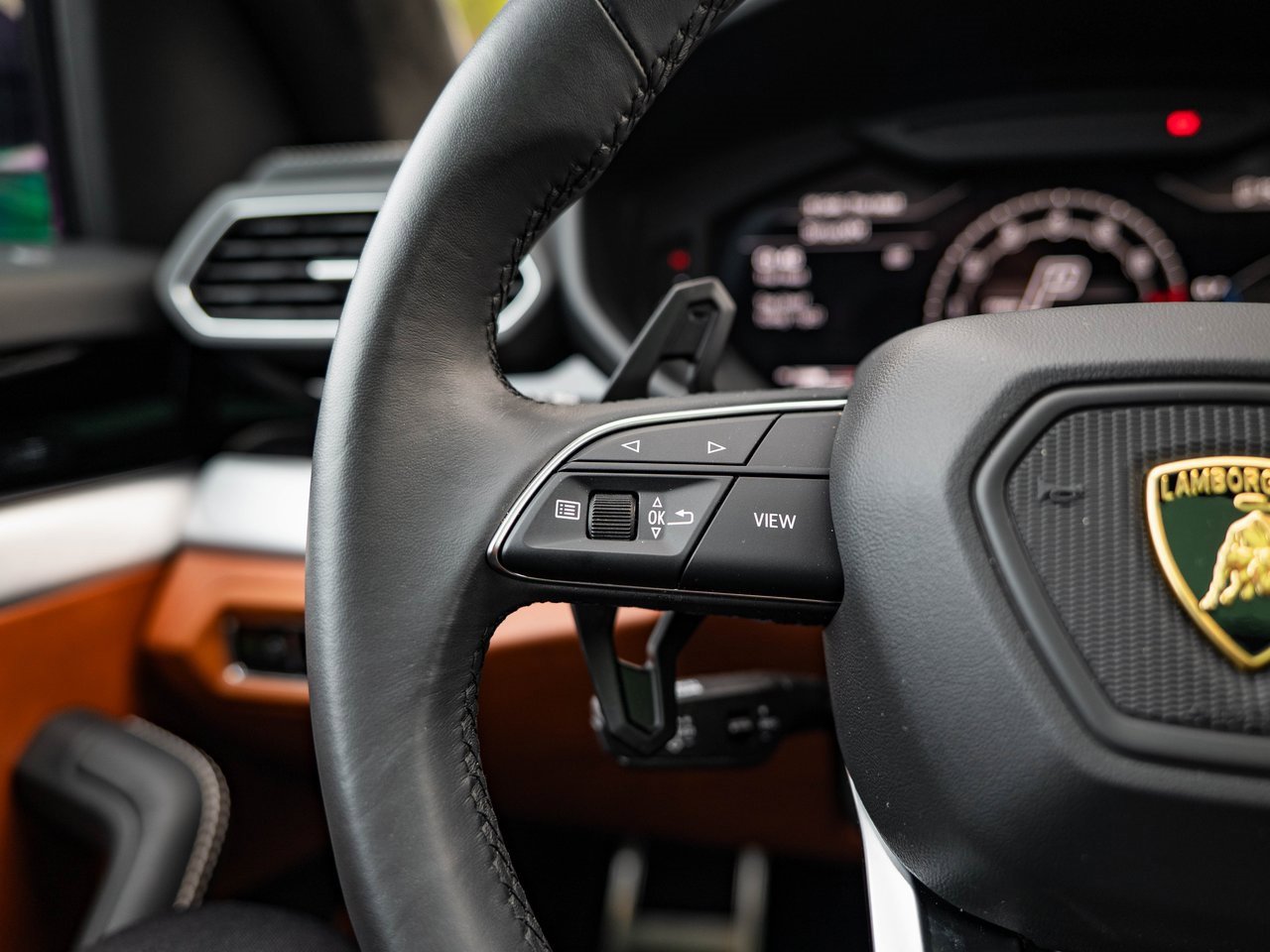 Used 2024 Lamborghini Urus S image 12