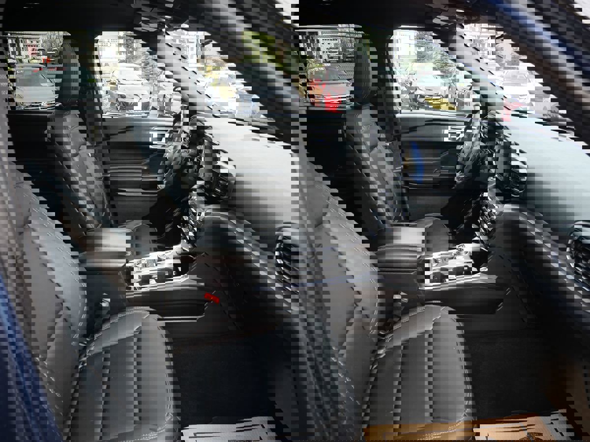 Used 2020 Ford Explorer XLT w/ Equipment Group 202A image 17