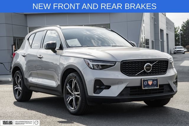 Used 2023 Volvo XC40 B5 Plus w/ Climate Package image 1