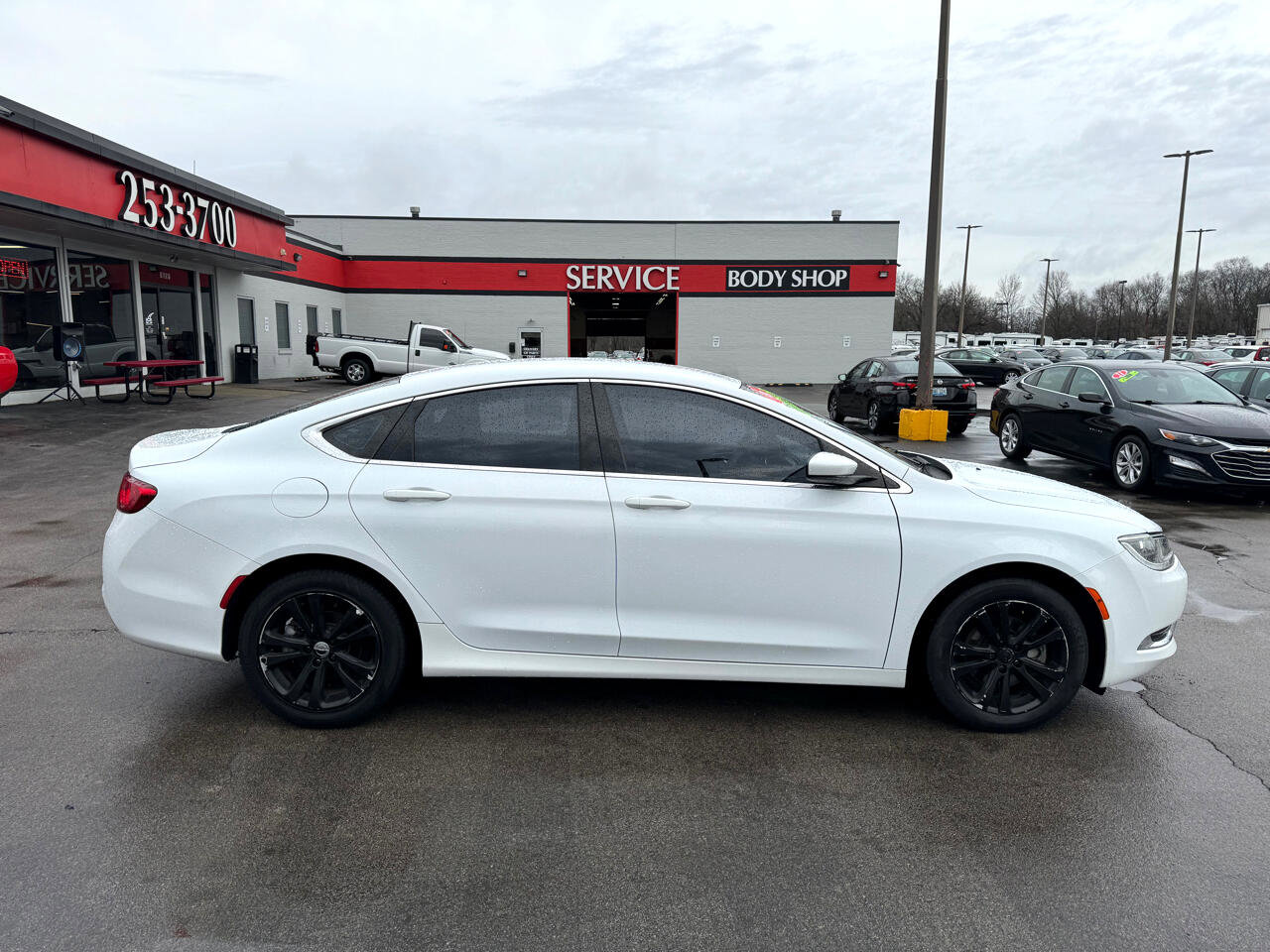 Used 2016 Chrysler 200 Limited image 2