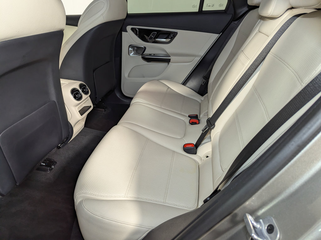 Used 2024 Mercedes-Benz GLC 300 4MATIC image 38