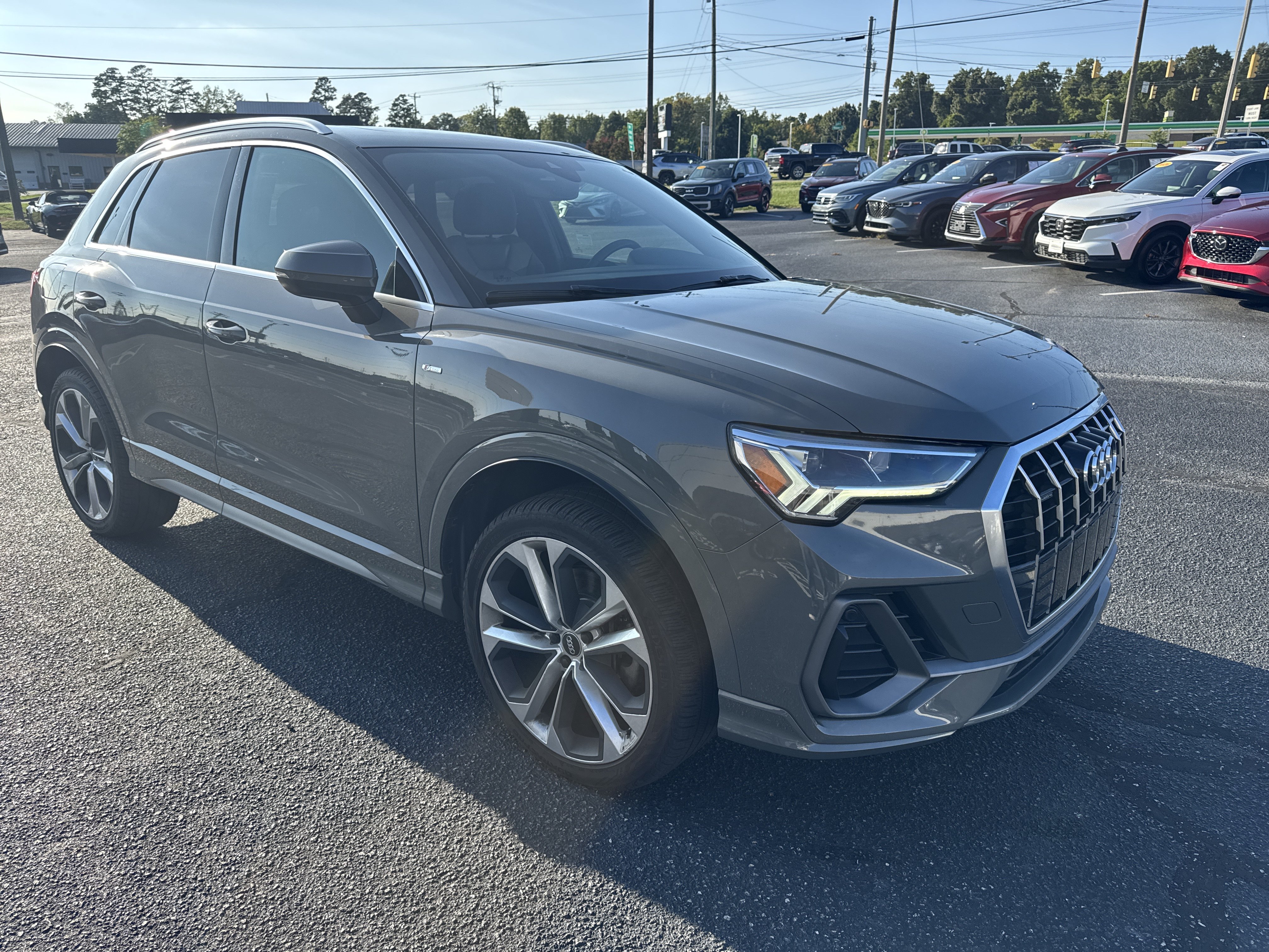 Used 2019 Audi Q3 2.0T Premium Plus AWD/4WD image 2