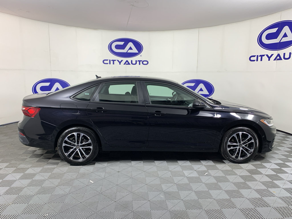 Used 2025 Volkswagen Jetta Sport FWD image 2