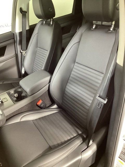 Used 2025 Land Rover Discovery Sport S image 10