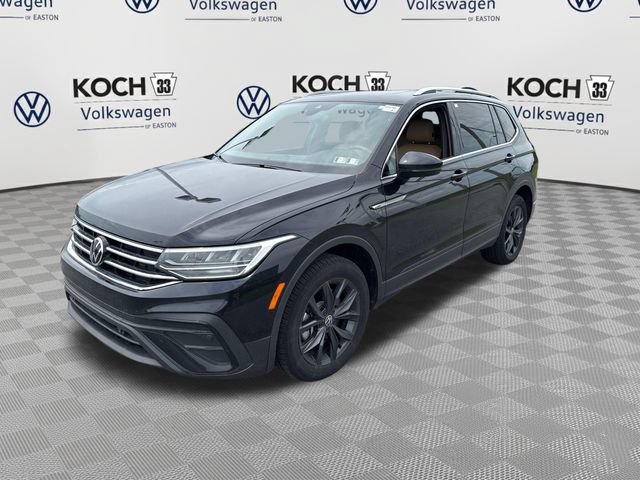 Used 2024 Volkswagen Tiguan SE w/ Panoramic Sunroof Package AWD/4WD image 3