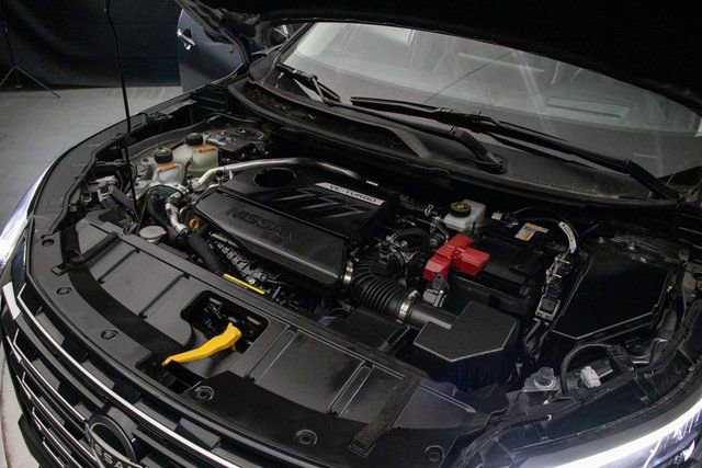 Used 2025 Nissan Rogue SL w/ Tech Package image 28