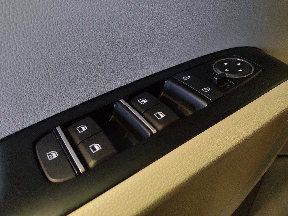 Used 2025 Kia Soul LX FWD image 27