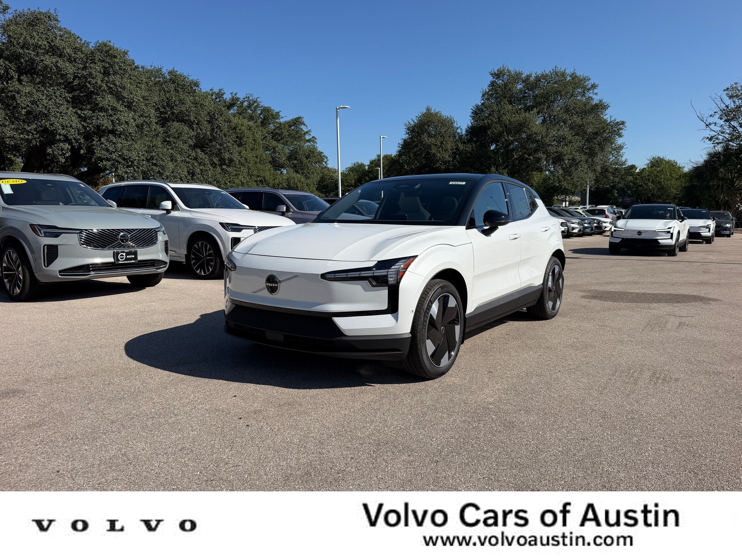 New 2026 Volvo EX30 Ultra w/ Climate Package