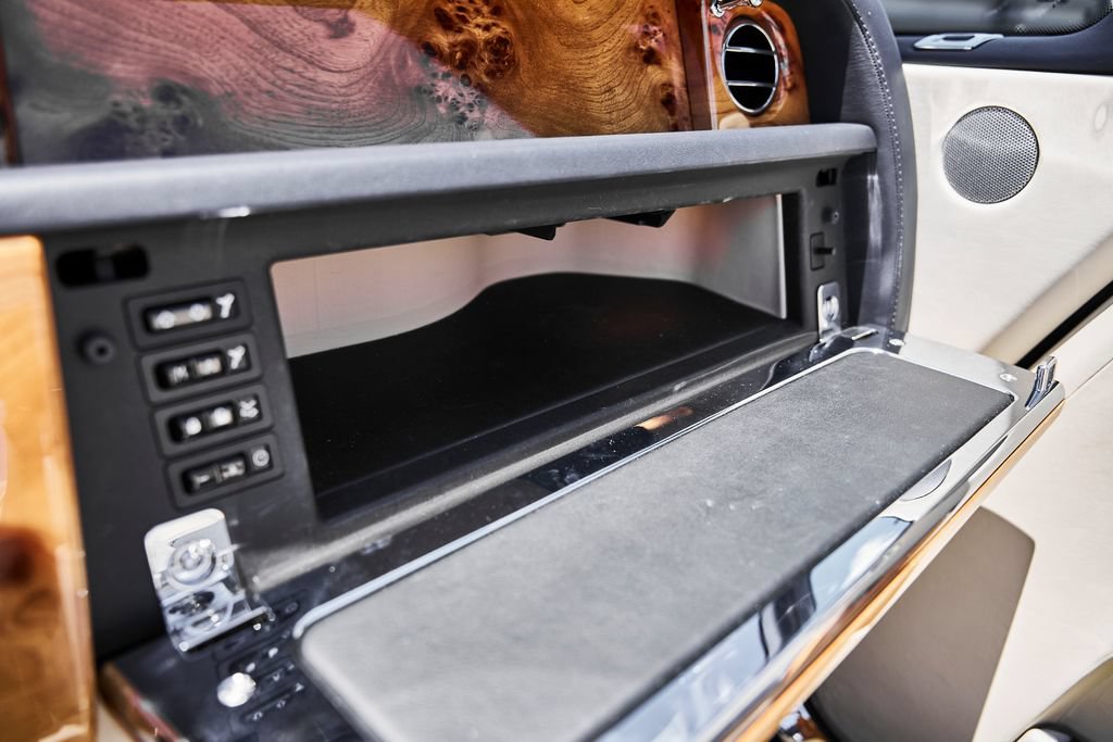 Used 2009 Rolls-Royce Phantom Drophead Coupe RWD image 78