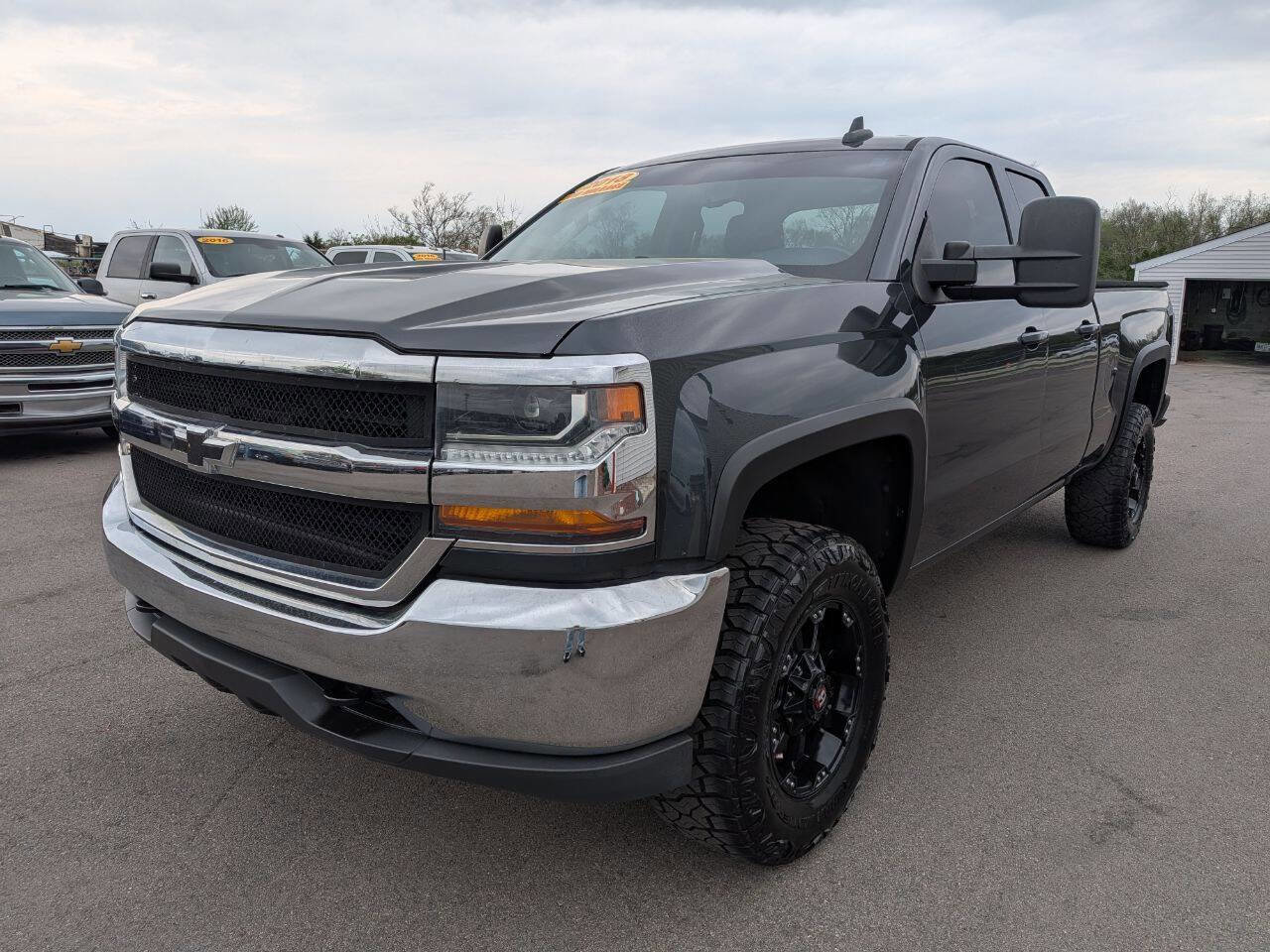 Used 2018 Chevrolet Silverado 1500 LT image 2