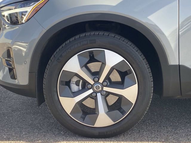 Certified 2025 Volvo XC40 B5 Plus w/ Protection Package Premier image 11