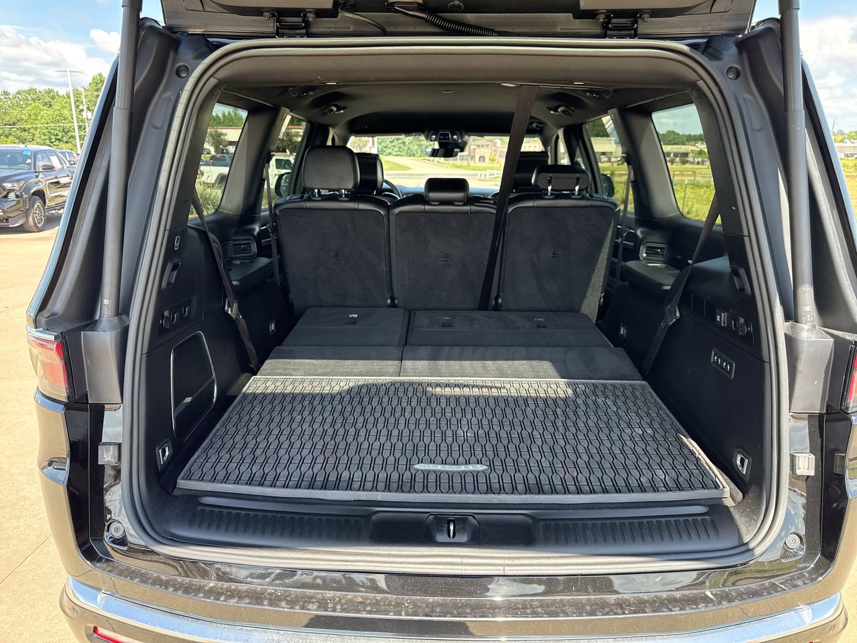 Used 2024 Jeep Wagoneer Series II w/ Flexible Seating Group RWD image 25