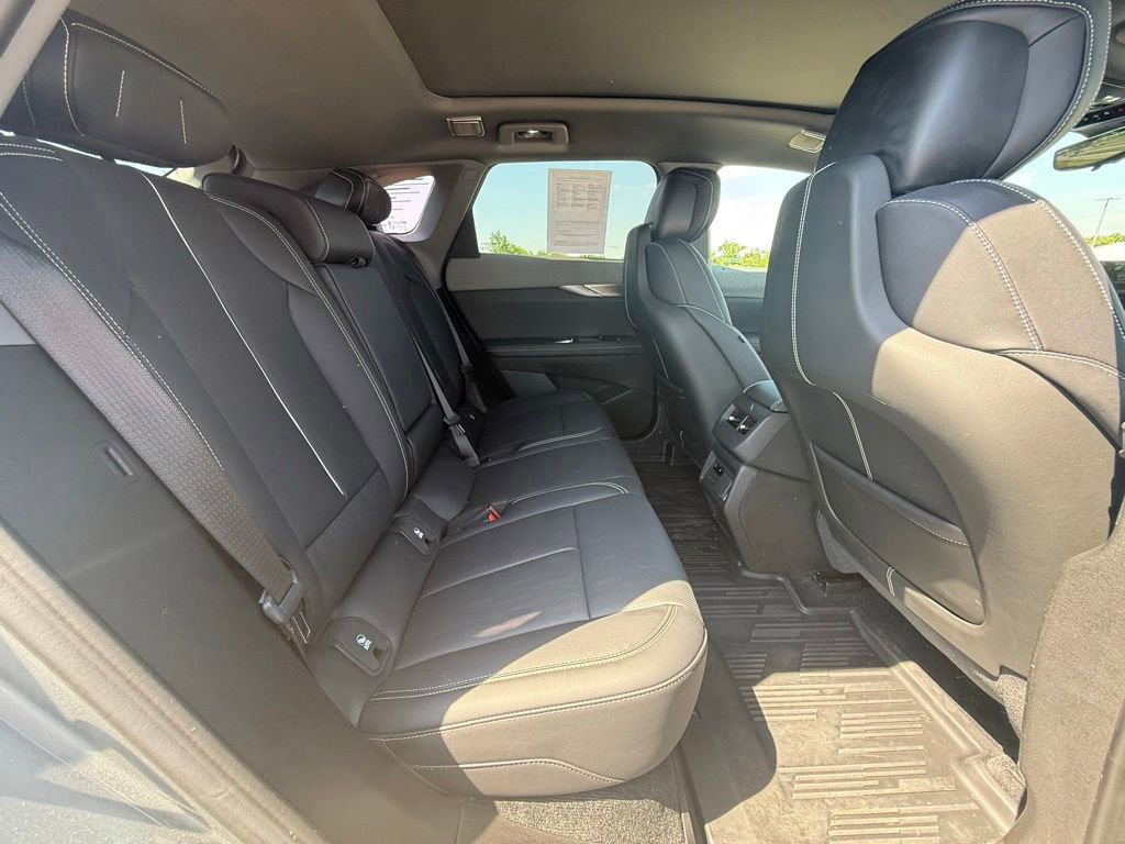 Certified 2025 Cadillac Optiq Sport 2 w/ LPO, Floor Liner Package AWD/4WD image 35