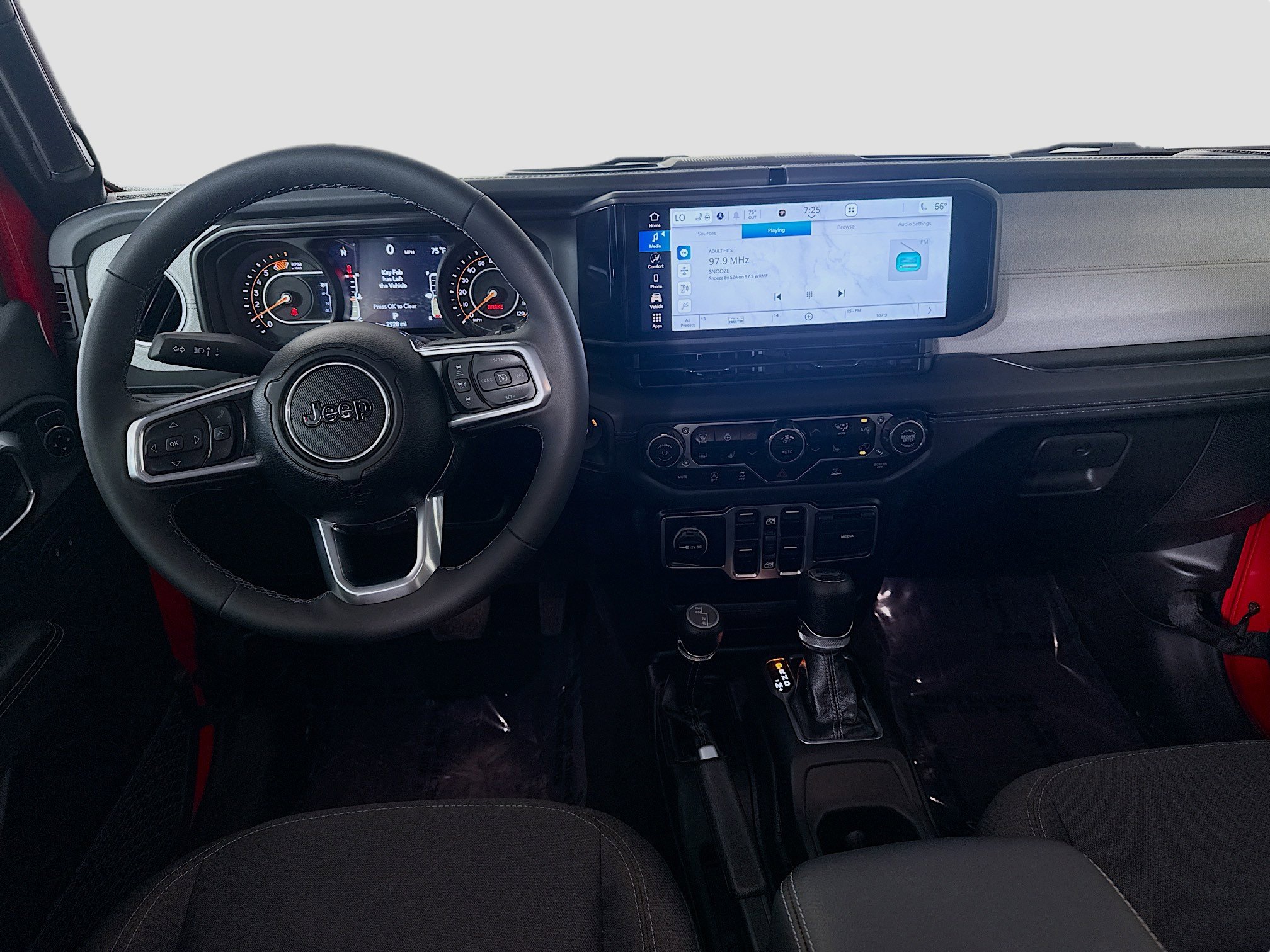 Used 2025 Jeep Wrangler Sahara image 17