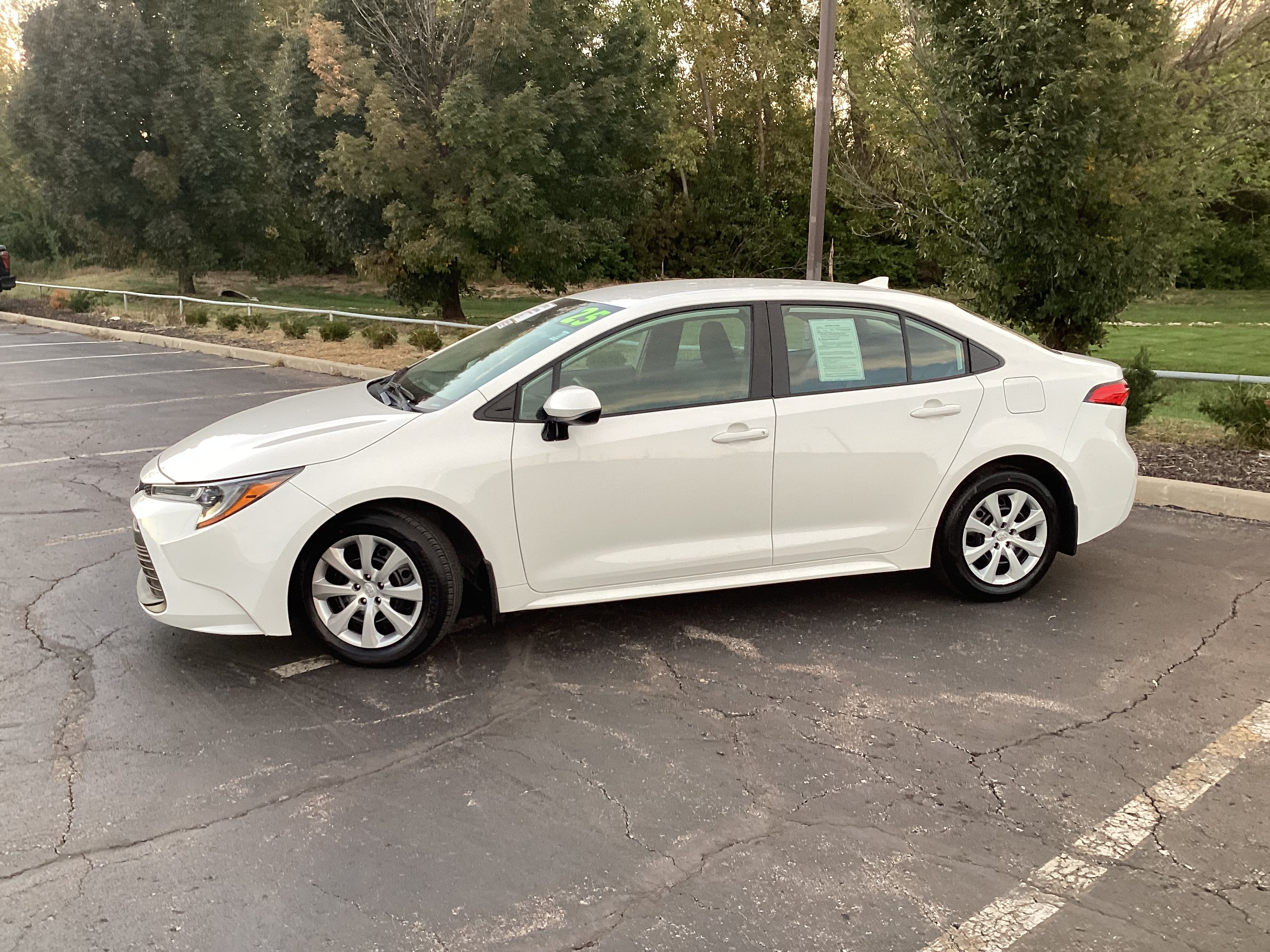 Certified 2025 Toyota Corolla LE FWD image 21