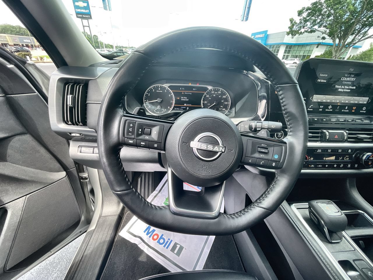 Used 2023 Nissan Pathfinder SL FWD image 11