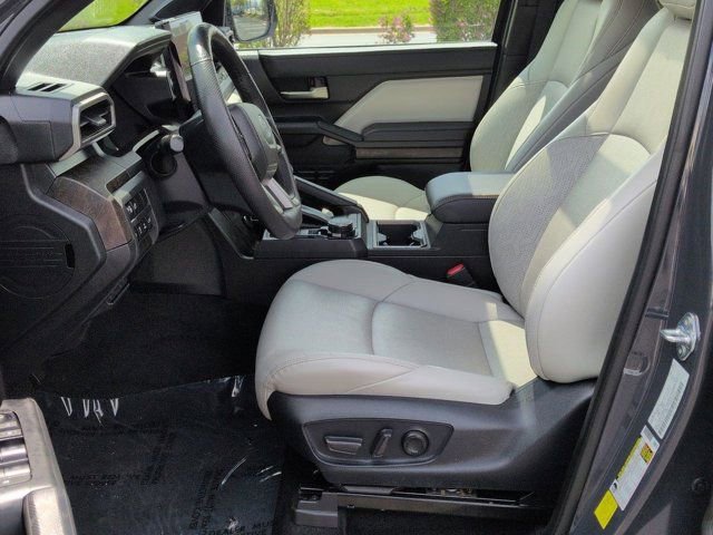 Used 2024 Toyota Tacoma SR5 AWD/4WD image 8