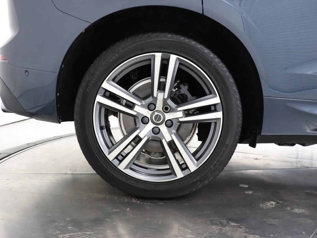 Used 2018 Volvo XC60 T6 Momentum w/ Vision Package image 39