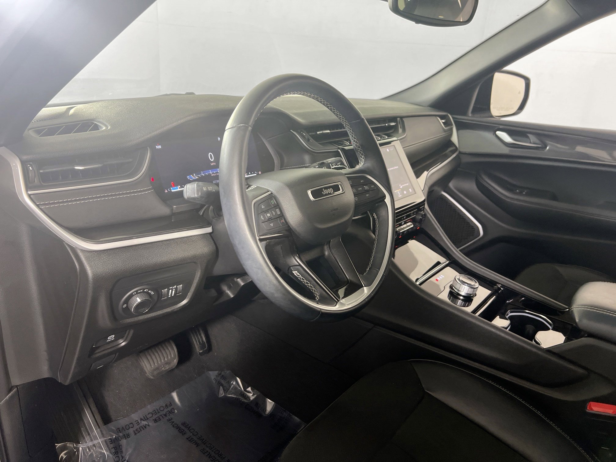 Used 2022 Jeep Grand Cherokee Altitude image 9