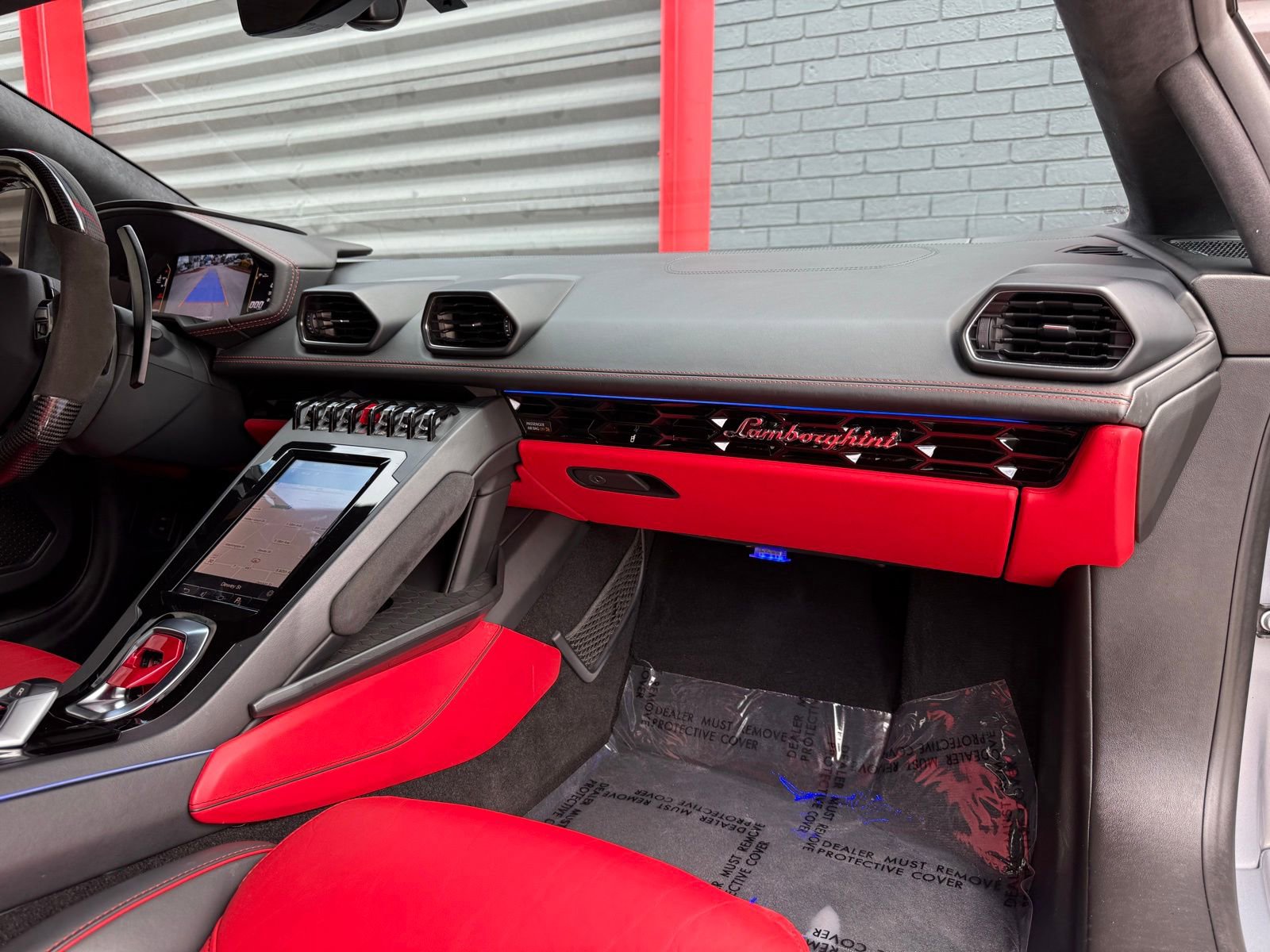 Used 2021 Lamborghini Huracan EVO image 23