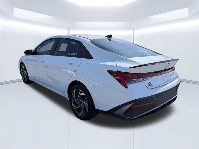 Certified 2025 Hyundai Elantra SEL FWD image 6