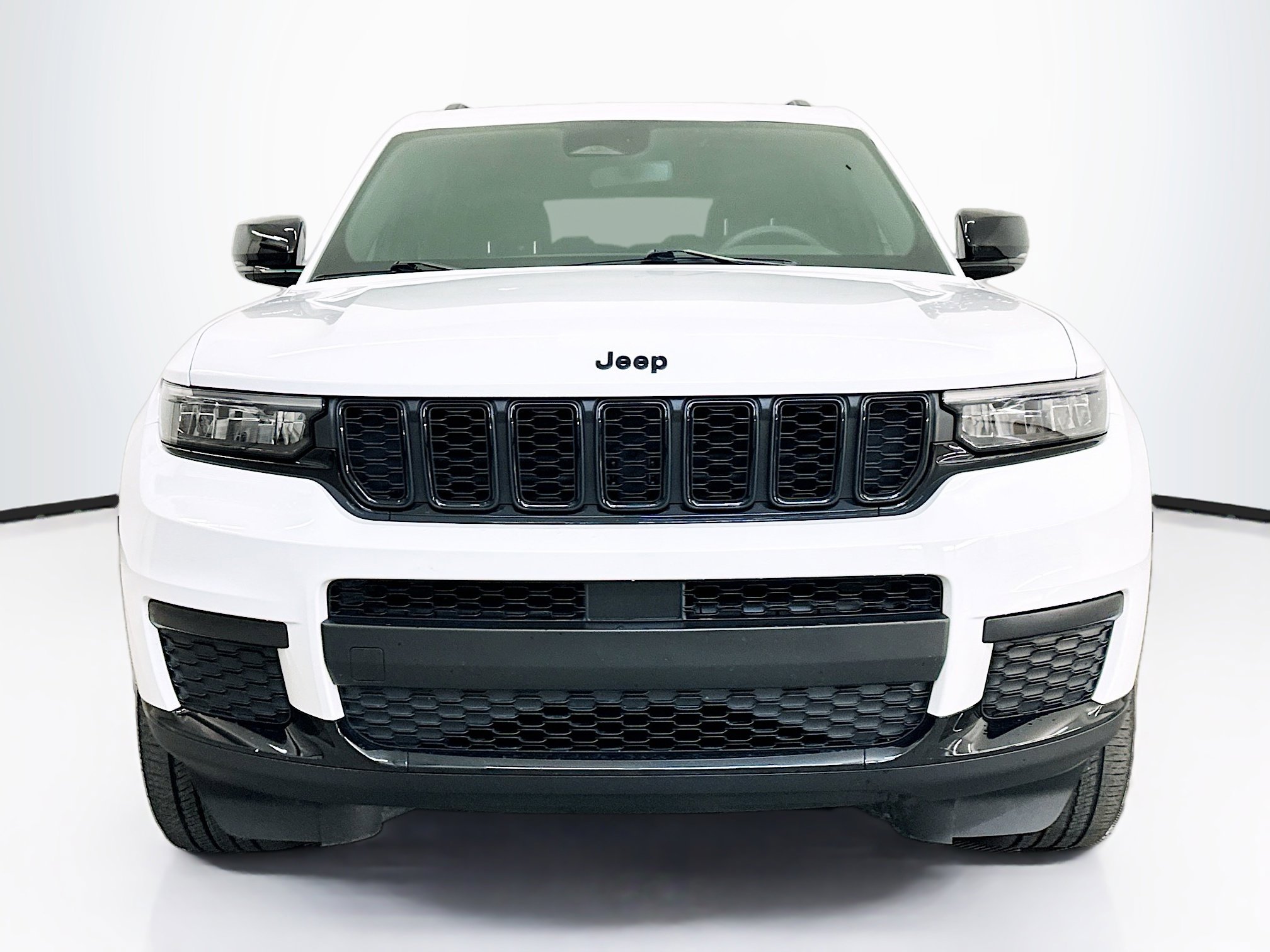 Used 2023 Jeep Grand Cherokee L Laredo image 2